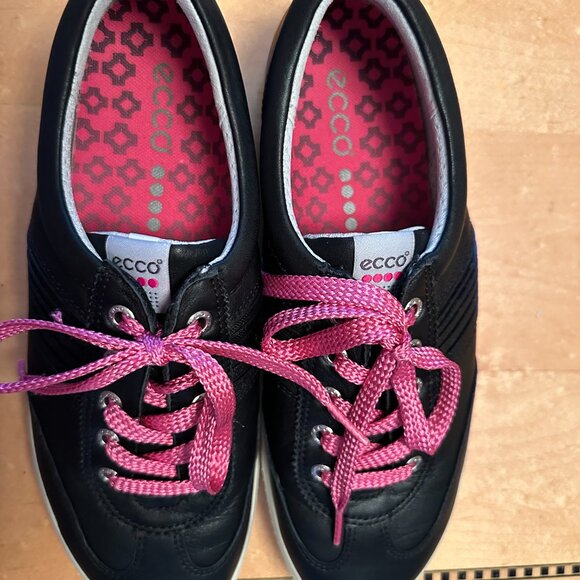 Women's Ecco Size 40 Hydromax Black & Pink Leather spikeless Golf Shoes - Picture 4 of 9